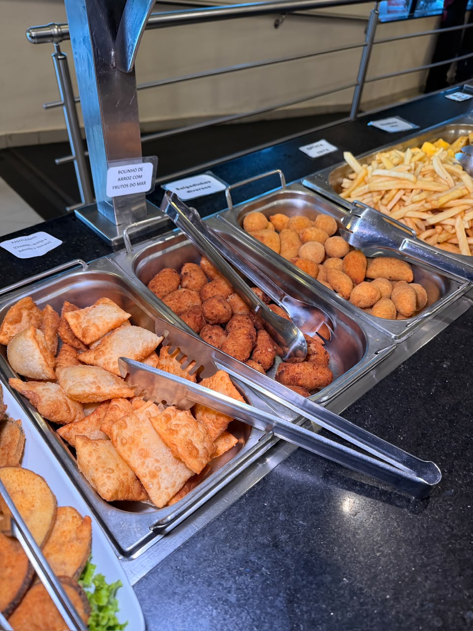 Salgadinhos e pastéis do buffet